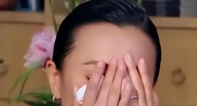 刘嘉玲彻底崩溃！当年绑架照片遭泄露，结婚17年无子真相大白！