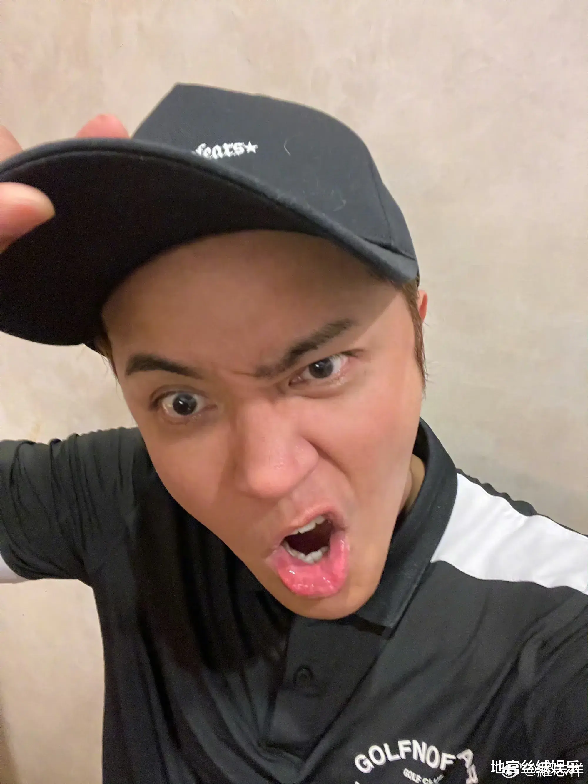 罗志祥整容了?面部僵硬脸肿不自然,发面像蜡像,拍照自证被嘲丑