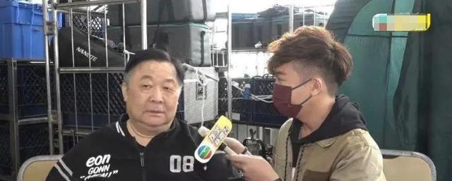 曾拿400万帮女儿还债，76岁惨遭无情抛弃，身无分文借钱度日