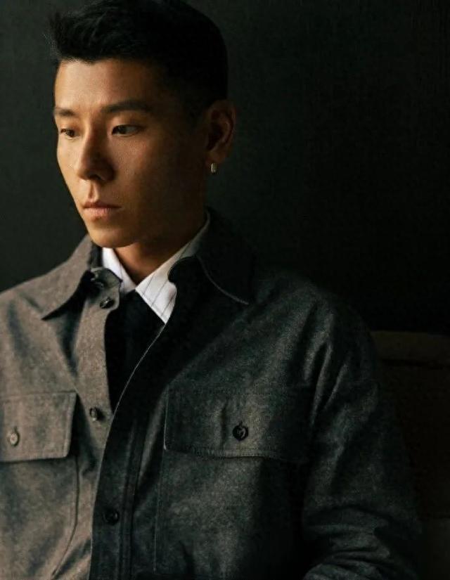 被Anglebaby疯狂示爱,他什么来头?