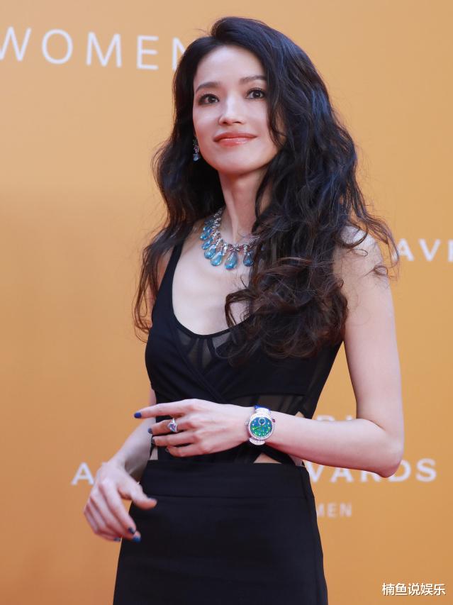 平胸、大嘴、驴脸，这3位女星平平无奇，凭什么火遍大江南北？