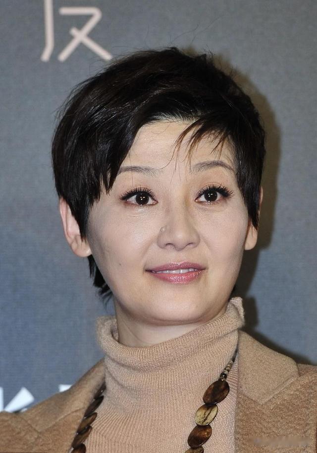 被王志文赶出家门,答应冯小刚不生孩子,卑微窝囊的她才人间清醒