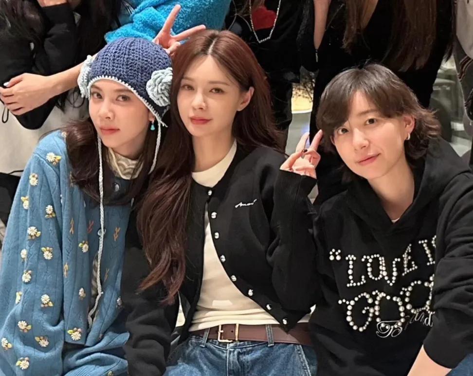 陈乔恩黄圣依为刘芸庆生,沈梦辰小腹平坦,57岁郑钧宠妻无极限