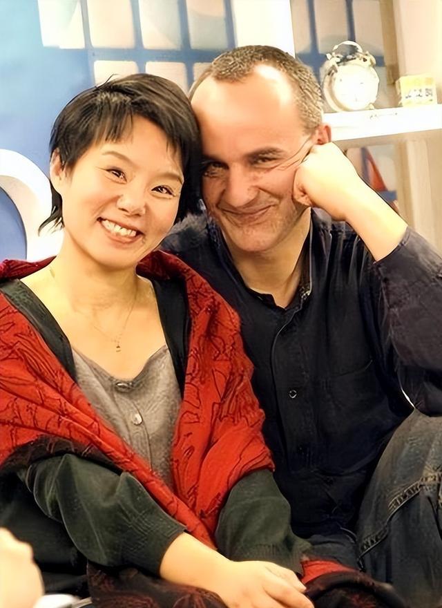 太遗憾！龚琳娜宣布离婚，晒最后相处视频，不舍相恋20年德国丈夫