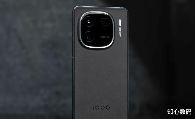 高端机“搅局者”，16GB+512GB突降840元，骁龙8Gen3+潜望长焦