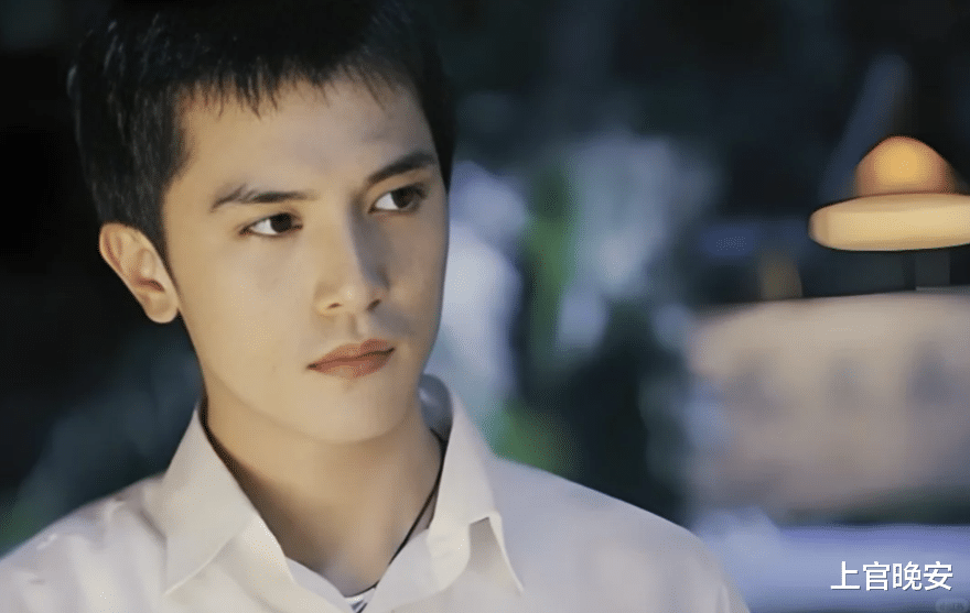 “天生桃花眼”的男星只服这6位，眉目传情自带苏感，看狗都深情