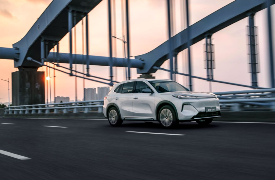 比“掀桌子”还严重！续航1400km，仅售9万多，首月大卖20000辆