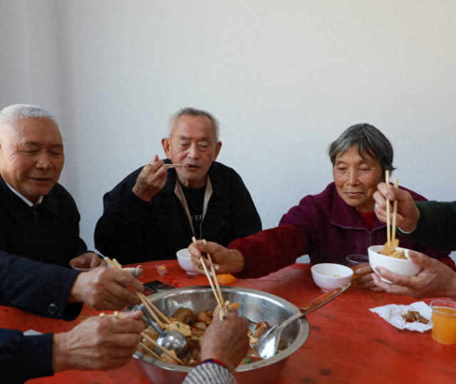 有肾病要少吃酸？医生提醒：不想肾衰竭，4种酸性物一口都不能吃