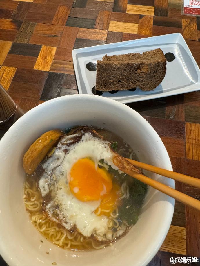 蔡少芬见证女儿小学毕业！母女开心同框，包子身高出众长得像妈妈