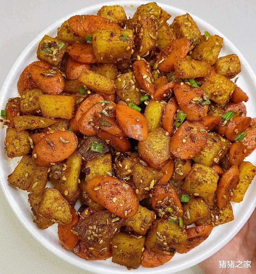 土豆最过瘾的吃法，外脆内软，香辣美味，一盘不够吃！