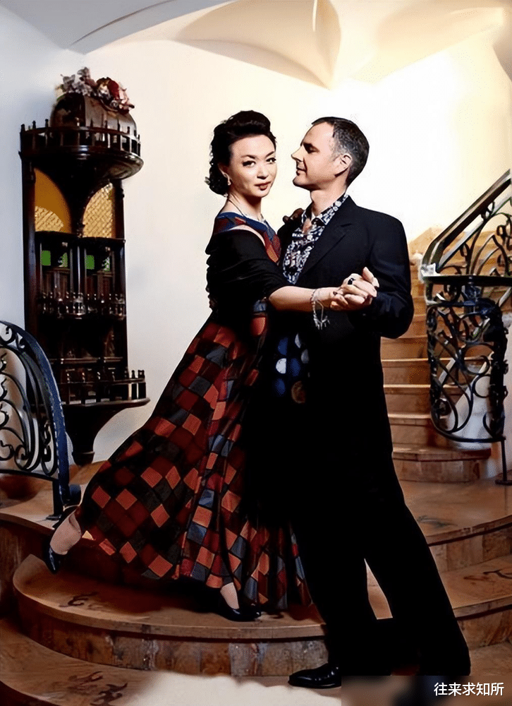 金星第一任妻子貌美如花，离婚时还身怀六甲，如今怎样了