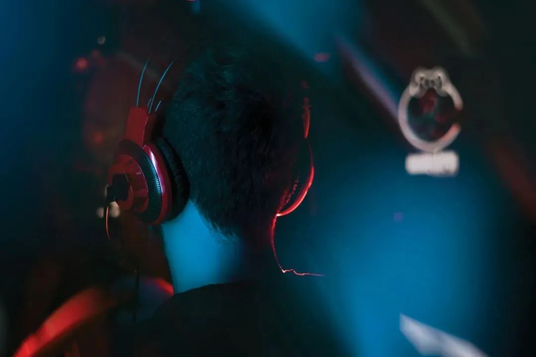 【大算投】引领未来还是迷失在概念中？AI硬件的去中心化革命开始了吗？