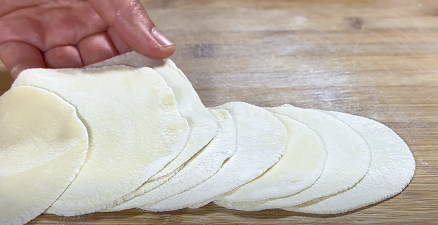 秋天要多吃这馅饺子，个个皮薄馅多赛鲍鱼，一顿3大盘都不够吃