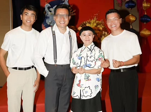 掉价！金龟子为素人主持婚礼，穿卡通衫太丢人，鞋底厚的如踩高跷