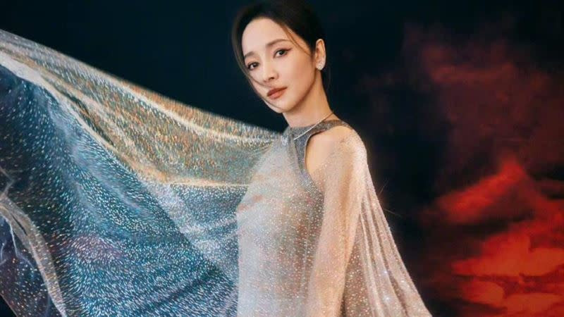 侯佩岑复出娱乐圈 社交媒体晒近照引热议