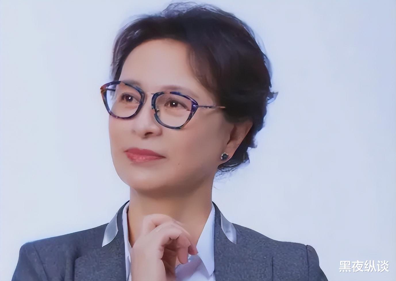 她是国家一级演员，与富豪结婚37年零绯闻，如今儿子是骄傲