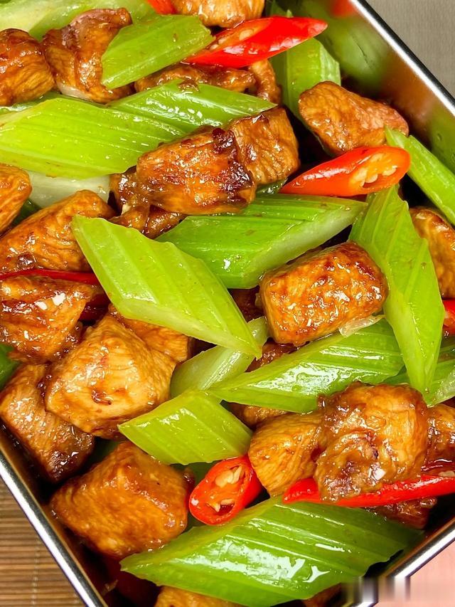 铁是西红柿10倍，营养美味！中老年常吃这4样，手脚麻利精神佳！