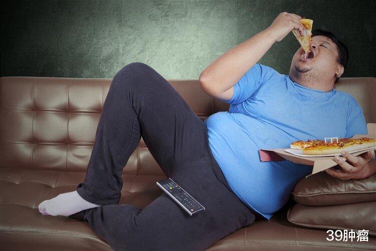 49岁男子突发脑梗去世，提醒：饭后不要做3件事，加大脑梗风险