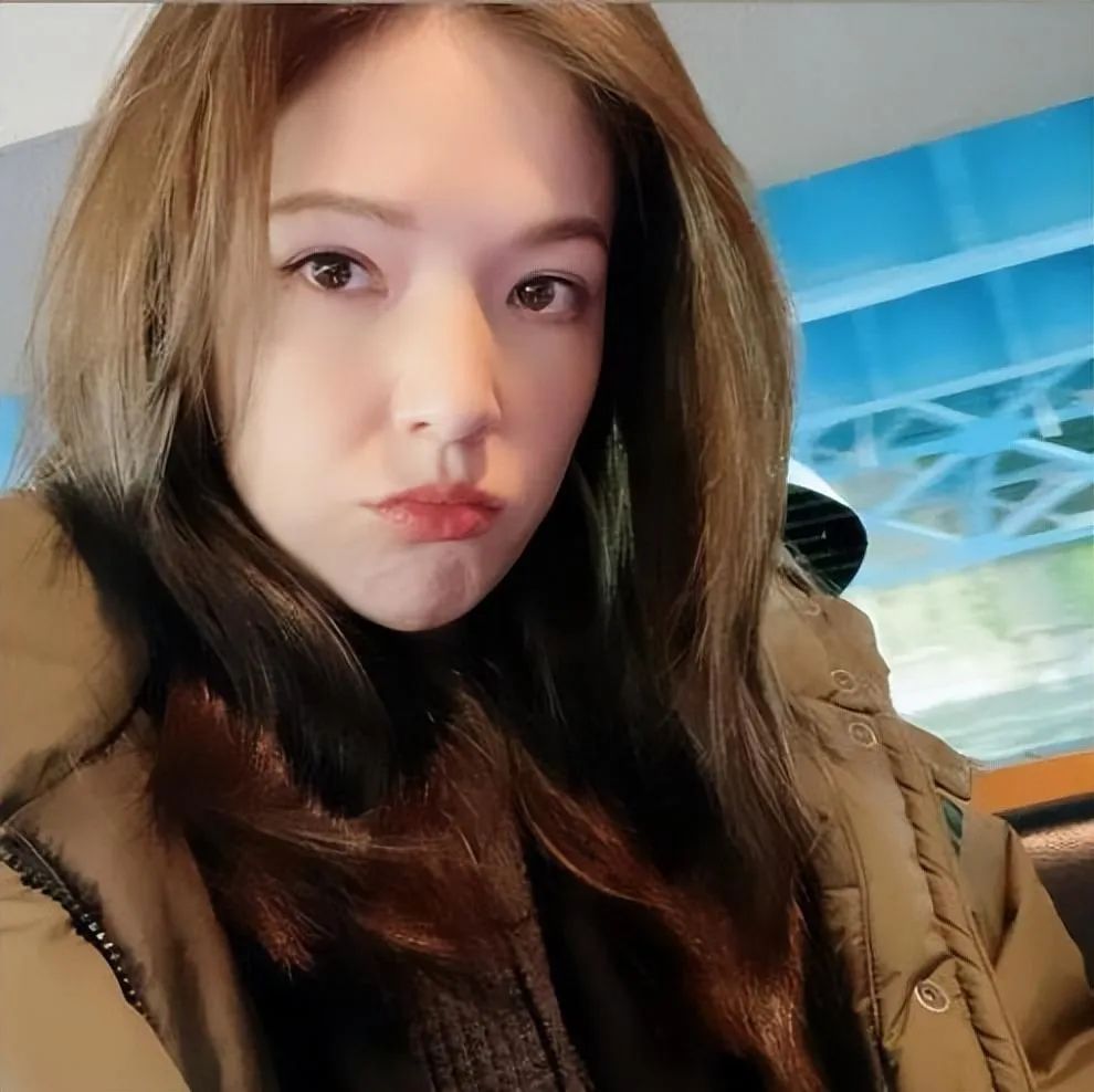 许玮甯短发新造型惊艳亮相，邱泽镜头捕捉超美瞬间，宛如白雪公主