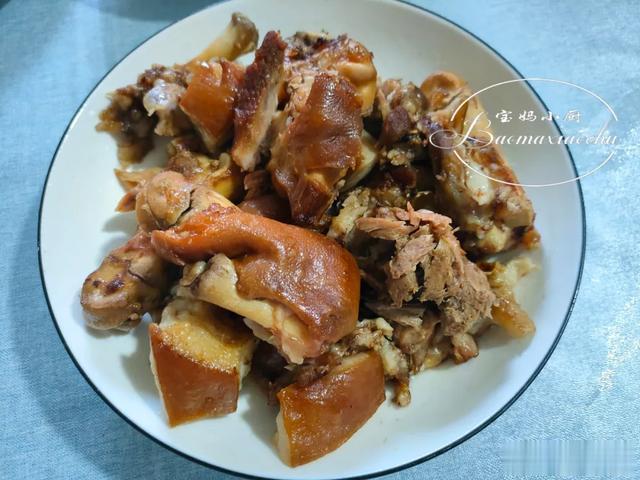 天热儿子上班辛苦，爸爸下厨做了4道菜犒劳，网友：妥妥地父爱