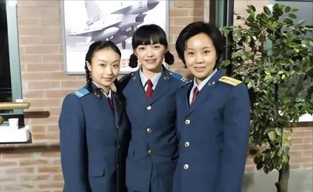 空政话剧团五朵金花，有人大龄单身，有人只恋爱不结婚，最小44岁