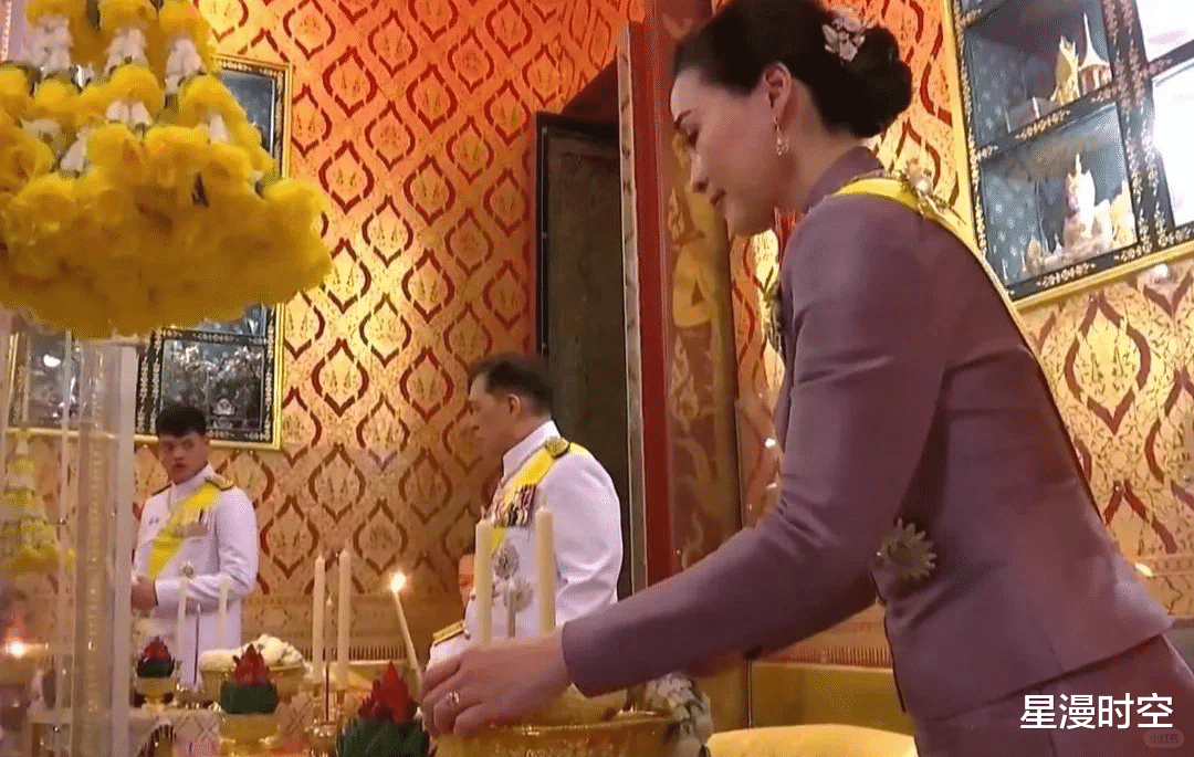 19岁提帮功越来越帅了,身高近2米,眼神清亮坚毅,是泰王心尖宠