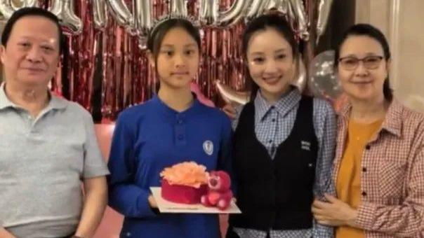 看了12岁甜馨的生日照，才知道“真名媛”不一定要靠奢侈品堆砌