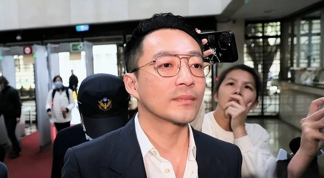 知情人士暗示:汪小菲与大S的撕扯,八月份可能会迎来大结局