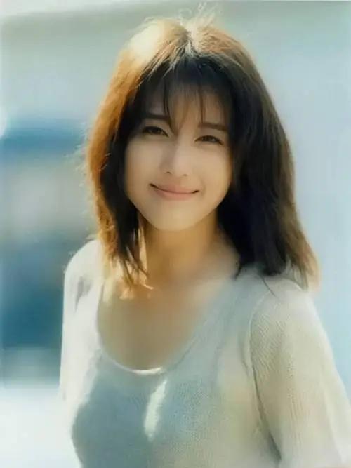 去世不到一年,豪宅破败被挂售,人走茶凉就是对周海媚最好的诠释