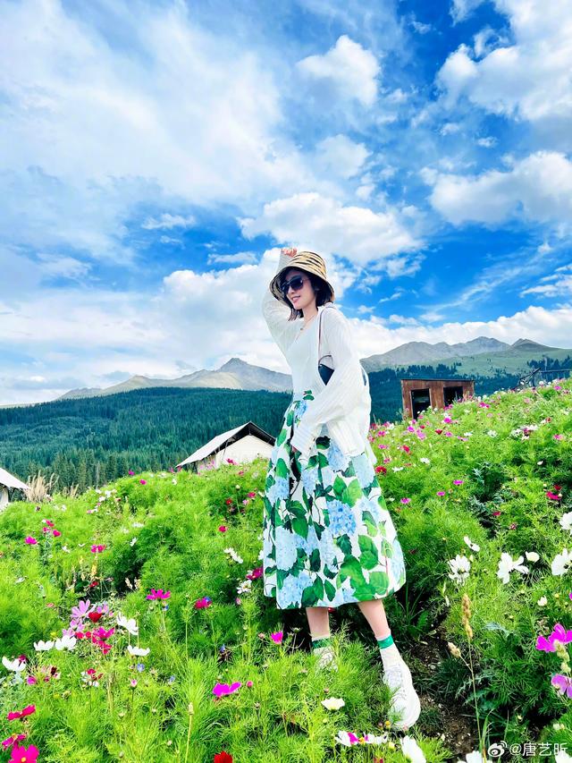 唐艺昕晒旅行美照