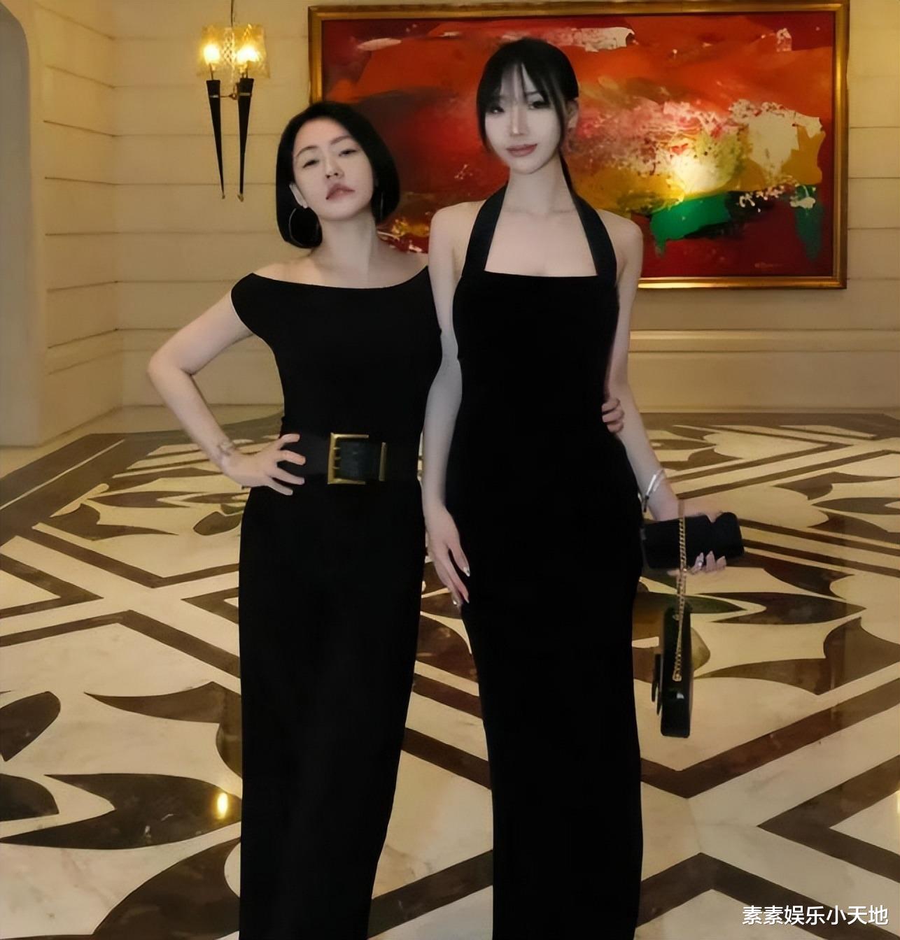 小S大女儿变胖了,深夜在荒地里秀身材,耳朵上打了6个耳钉