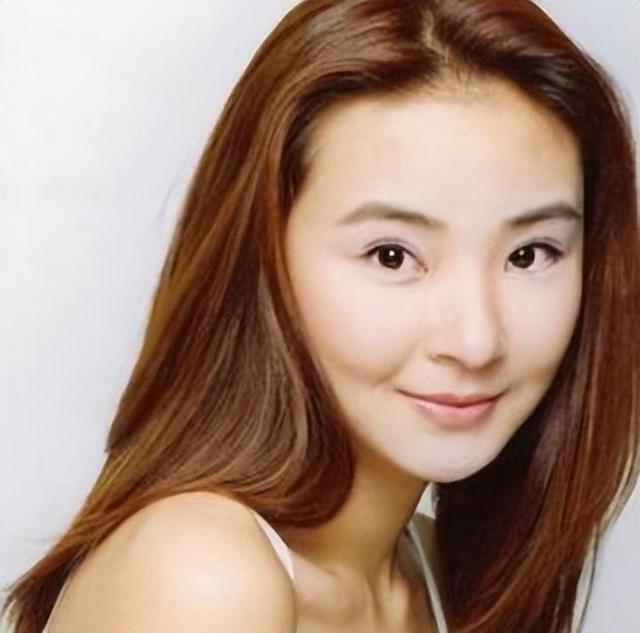 带着儿子倒贴嫁给张译,如今17年过去,才知道她嫁的有多值