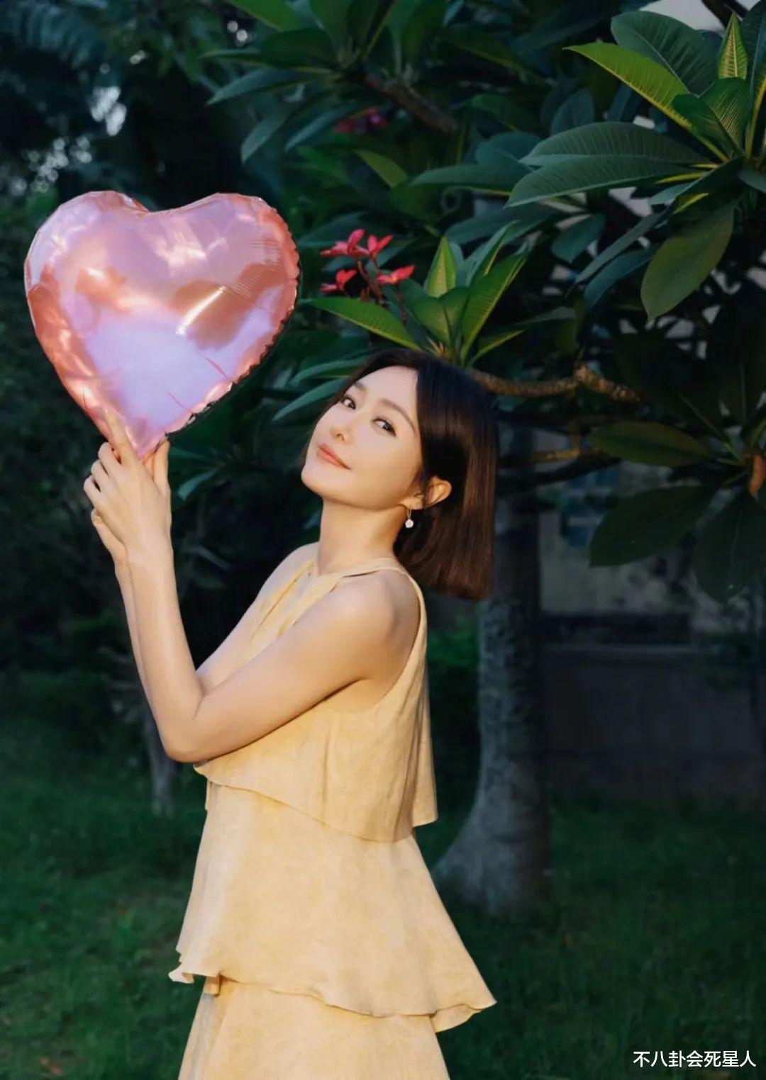 45岁秦岚生日冷清,体现了娱乐圈世态炎凉,再被传与魏大勋分手