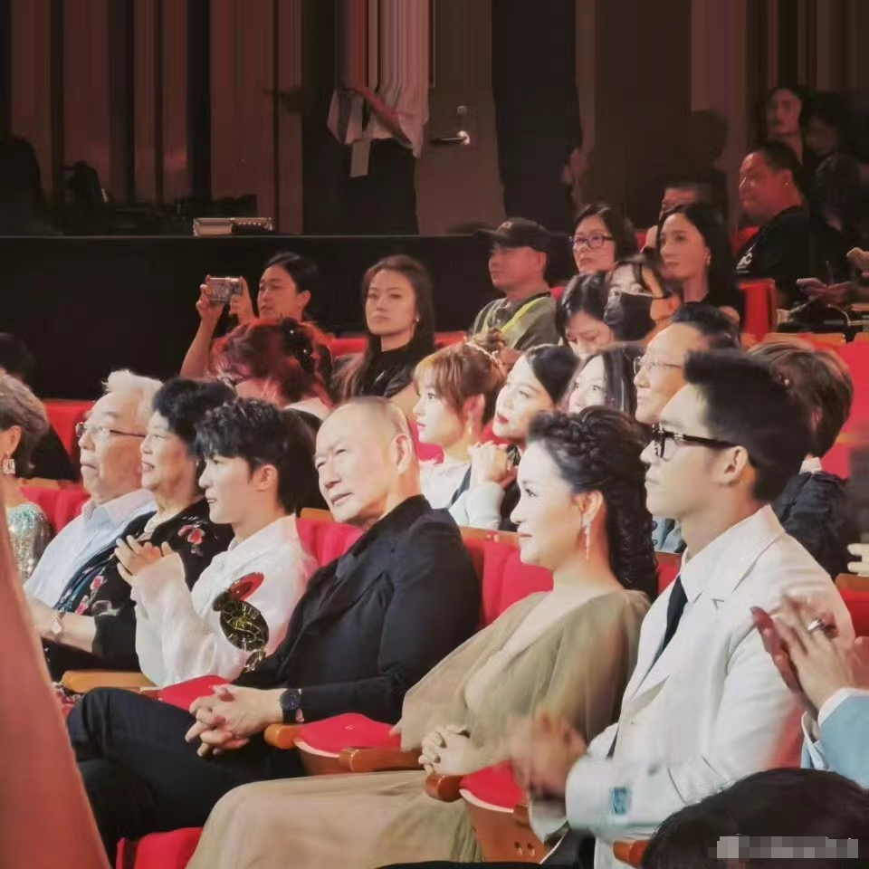 张杰投票第一但未得大奖 小他十岁的周深却斩获四大奖项:作品才是硬实力