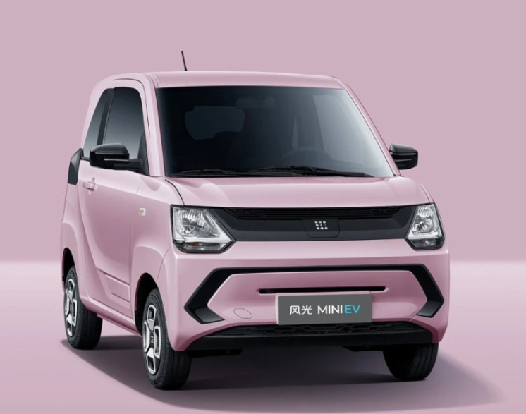 五菱又出神车！售价仅26800元，拉人载货两不误，比老头乐更安全