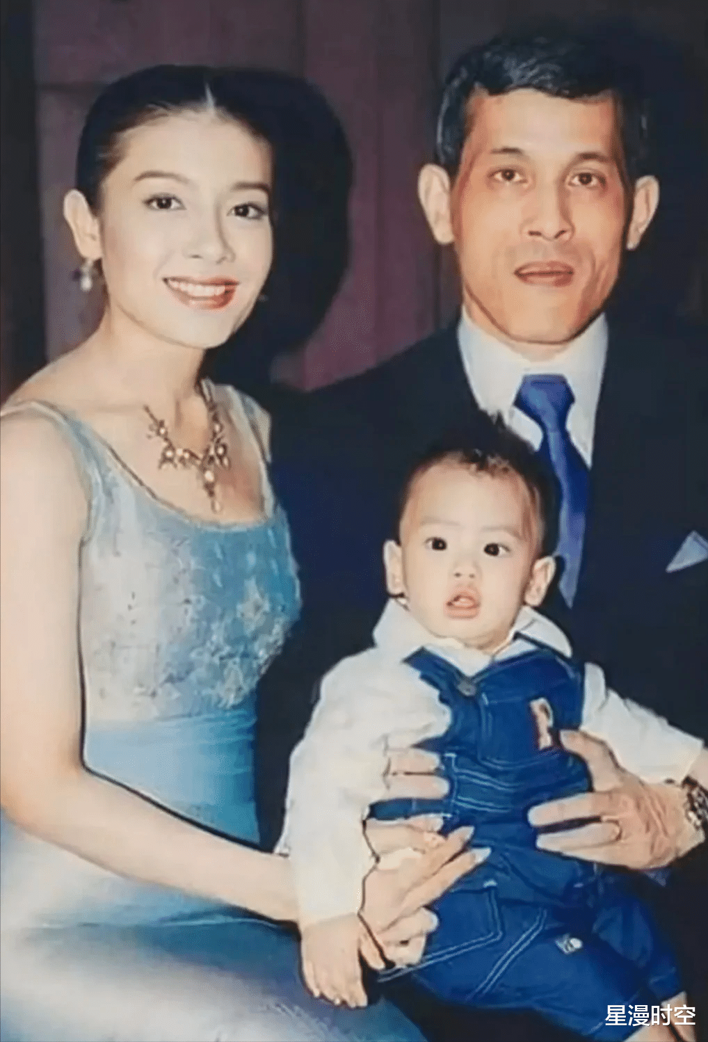 19岁提帮功越来越帅了,身高近2米,眼神清亮坚毅,是泰王心尖宠