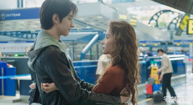 北京这夜,36岁刘亦菲秒了42岁万茜,我终于明白:什么叫丰腴大气