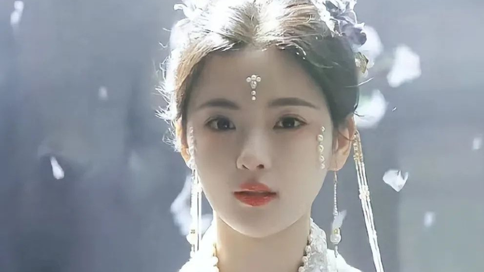 长相是真美，演技也进步了，5年15部剧却被全网嘲的她在《墨雨云间》翻身了