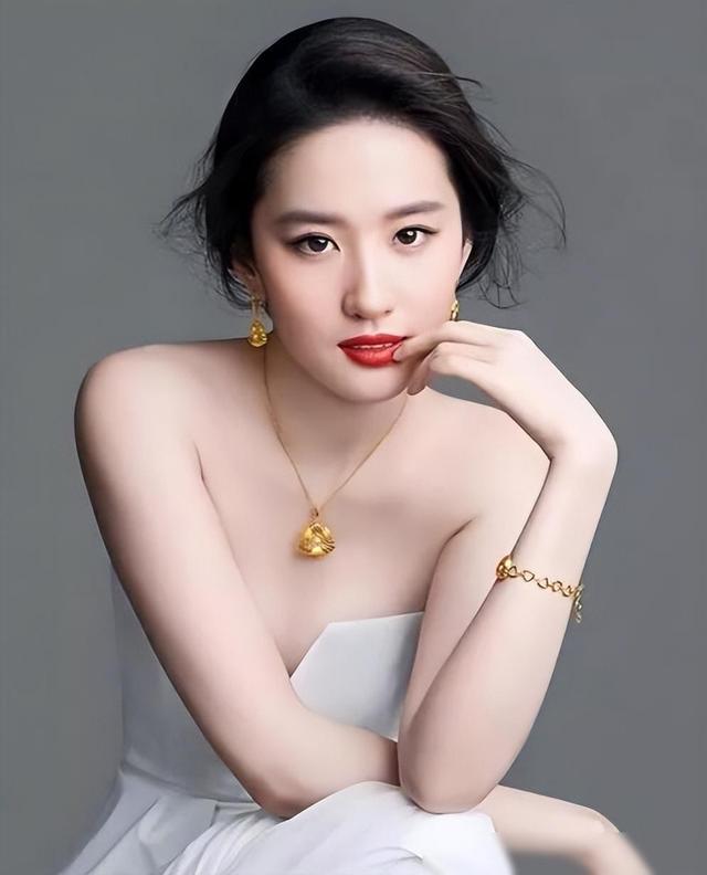 李现刘亦菲恋情疑似坐实？同游照流出，网友炸锅：这婚我不同意！