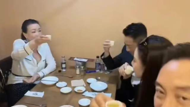 林心如调侃大S: 具俊晔出场费最高多少钱? 大S的回应让人笑翻