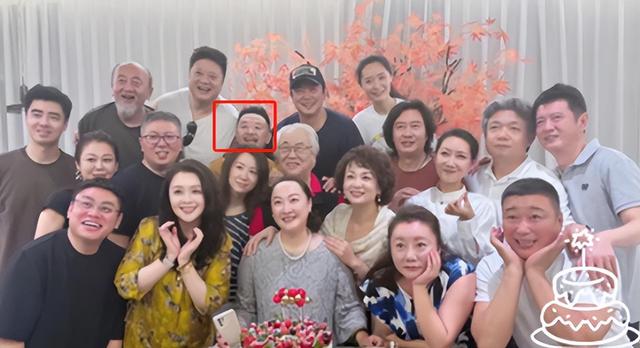 一场同学聚会,揭开了黄海波的“江湖地位”,难怪曲栅栅不离不弃