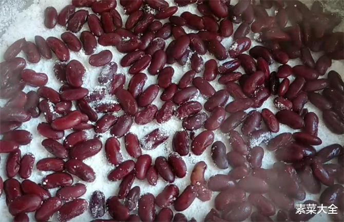 一斤豆子，2斤糯米粉，教你制作正宗东北蒸年糕，做一锅能吃2个月