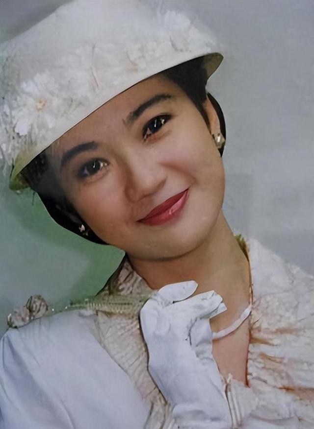 原来她早已离世，29岁与男友坠机而亡，双双殒命大海中，令人唏嘘