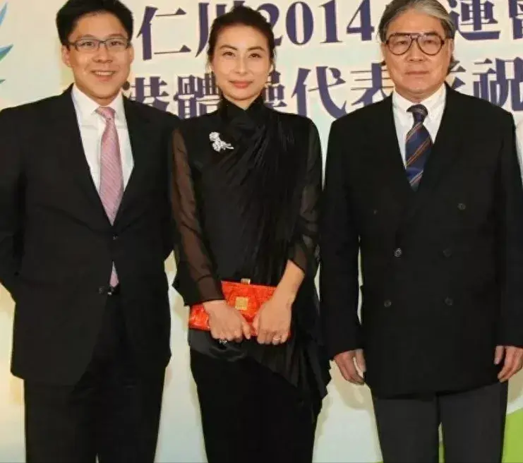 郭晶晶成就霍家50年气运!香港富二代圳集结,霍震霆弟弟站中间