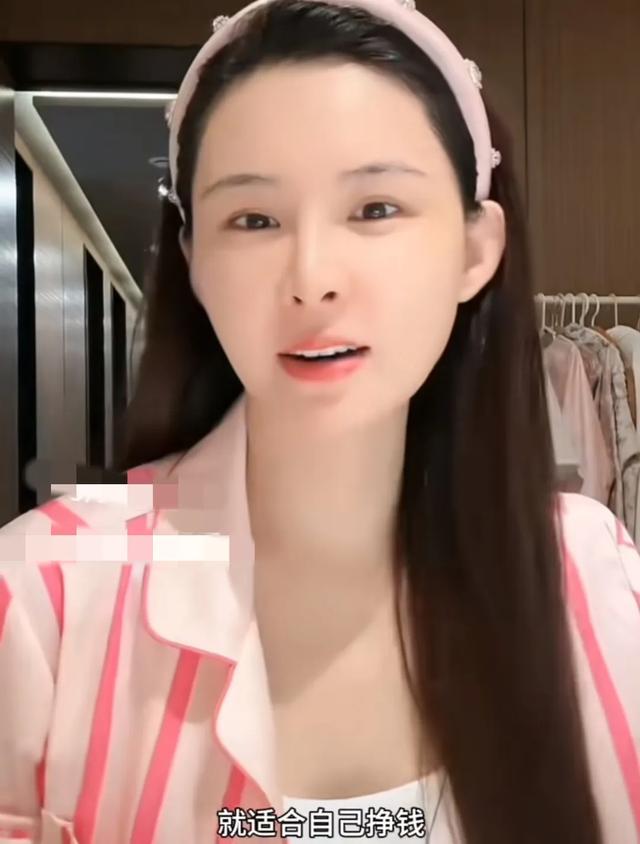 汪小菲与妻子夫唱妇随，张颖颖直播举动看出心态，网友评论引热议