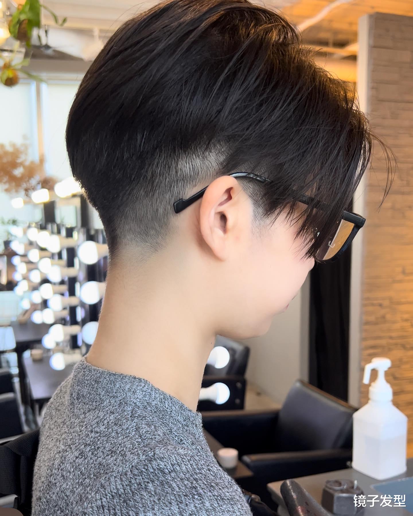 当下最火女发来了,两侧掏空推后脖短发,喜欢别错过