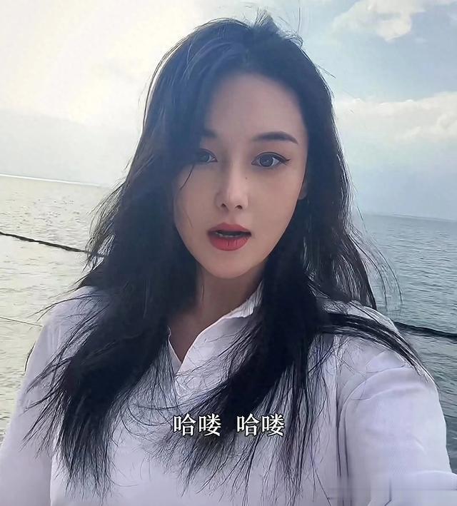 张馨予晒5天瘦身食谱,体重掉回100斤以下,员工吃肉她啃胡萝卜