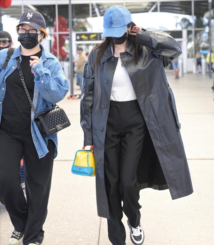 看到主动给章子怡让镜头的杨幂，才明白伊能静说的没错