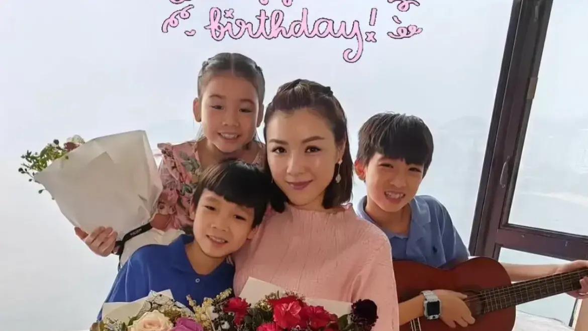 最美香港小花旦，因戏生情嫁视帝丈夫，四年生三胎，一家五口幸福