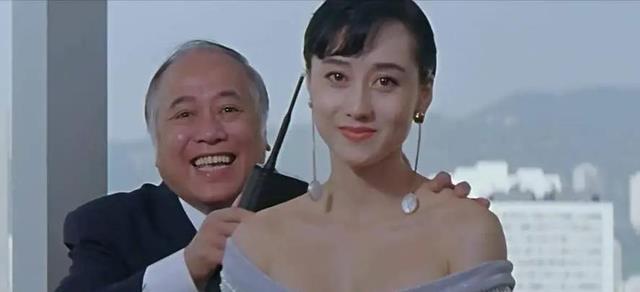 利智：被李连杰宠爱34年，外人看来是掉进蜜罐，甜蜜背后都是眼泪